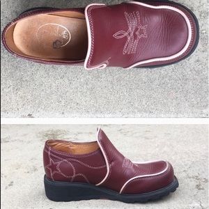 Seeking J. fluevog in black w/red stitching 7.5-8